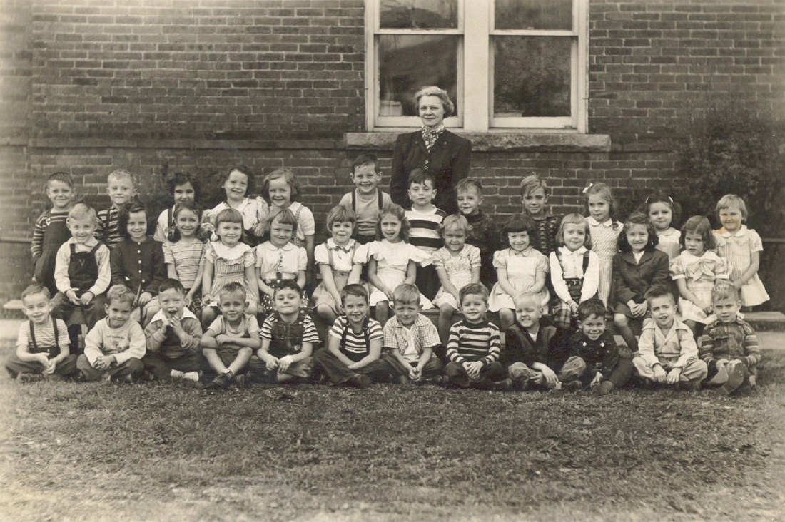 1948-49kindergartenmrsbrantley2.jpg